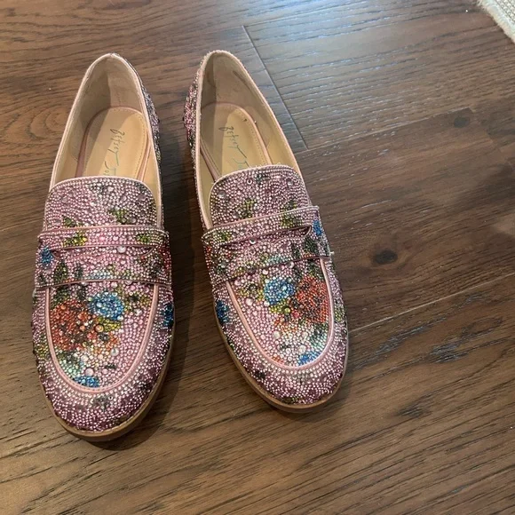 Betsey Johnson Pink and Blue Beaded Loafers like new.  Worn inside only 2 hours - Picture 2 of 4